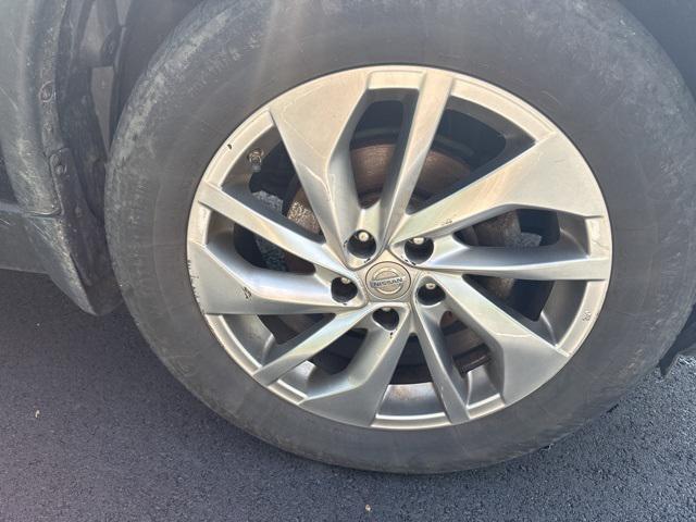used 2015 Nissan Rogue car, priced at $7,777
