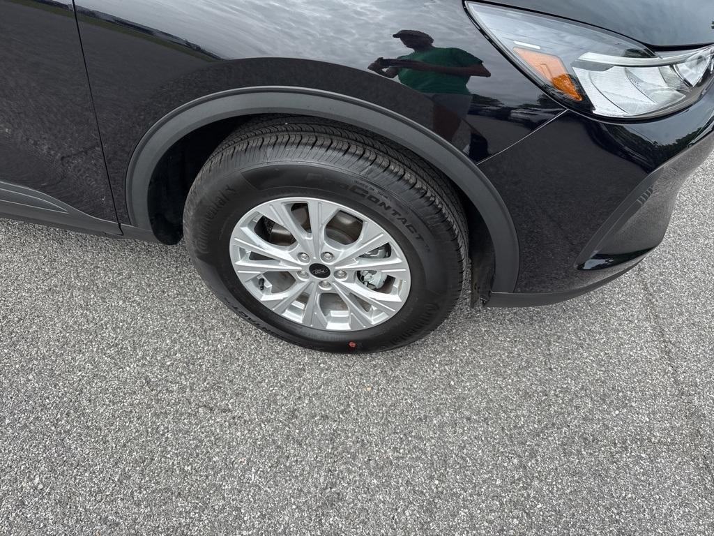 used 2025 Ford Escape car, priced at $28,499