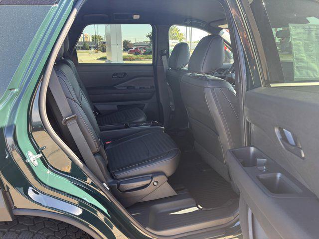 new 2025 Nissan Pathfinder car, priced at $46,620