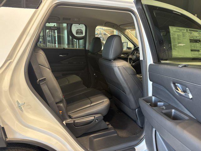new 2025 Nissan Pathfinder car, priced at $47,525