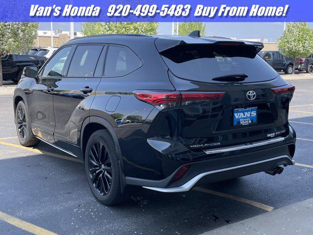 used 2023 Toyota Highlander car, priced at $42,999