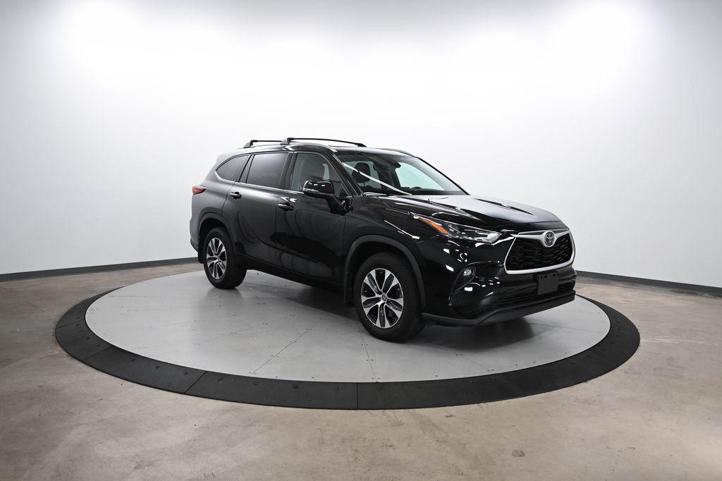 used 2022 Toyota Highlander car, priced at $34,300