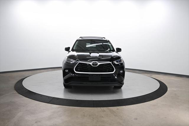 used 2022 Toyota Highlander car, priced at $38,000