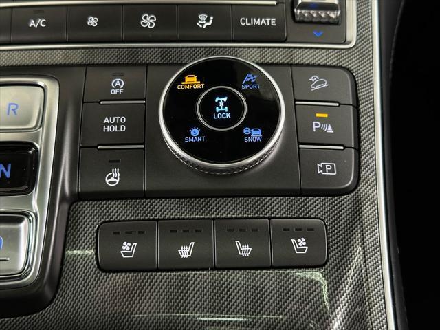 used 2023 Hyundai Santa Fe car, priced at $27,000