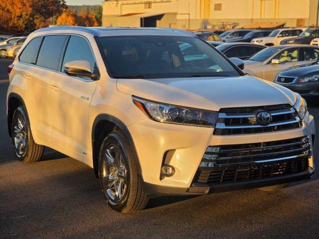 used 2019 Toyota Highlander Hybrid car, priced at $28,995