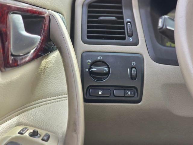 used 2004 Volvo V70 car, priced at $9,995