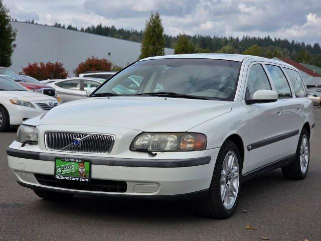 used 2004 Volvo V70 car, priced at $9,995