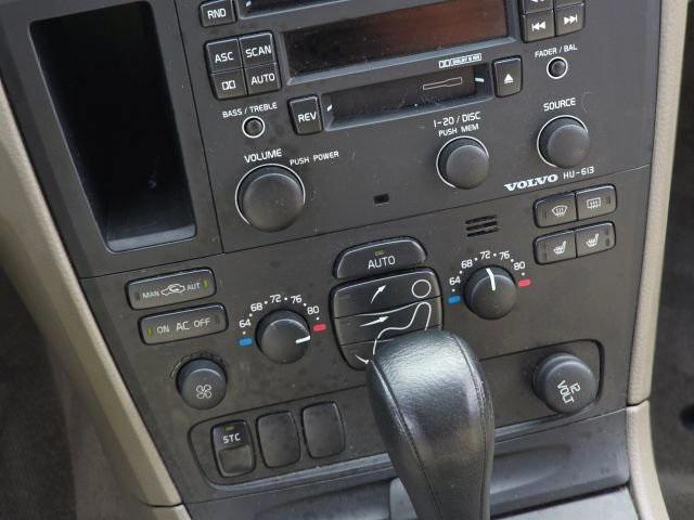 used 2004 Volvo V70 car, priced at $9,995