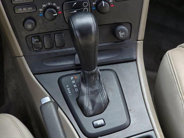 used 2004 Volvo V70 car, priced at $9,995