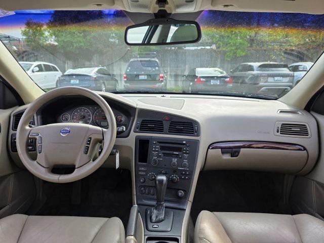 used 2004 Volvo V70 car, priced at $9,995
