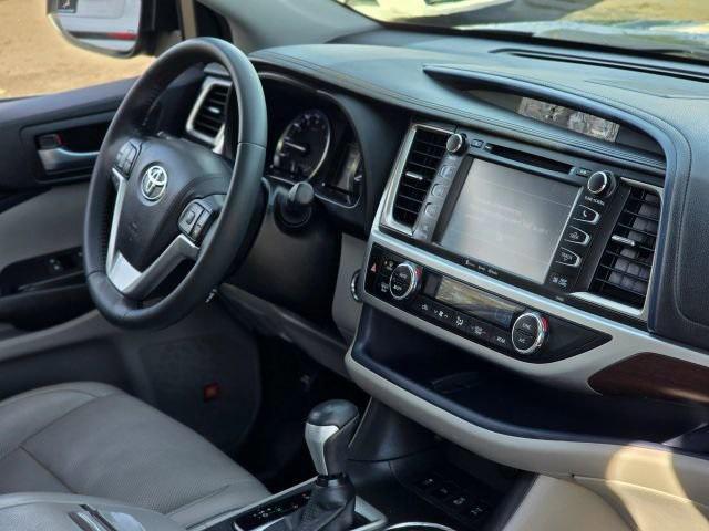 used 2016 Toyota Highlander car, priced at $15,995