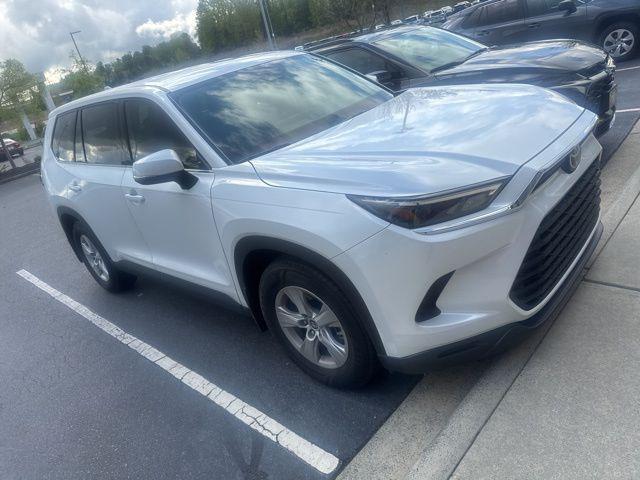 used 2025 Toyota Highlander car, priced at $47,877