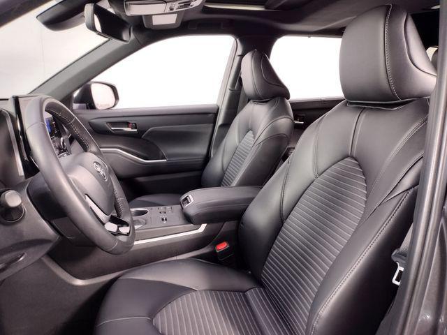 used 2024 Toyota Highlander car, priced at $45,000