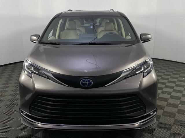 used 2022 Toyota Sienna car, priced at $38,263