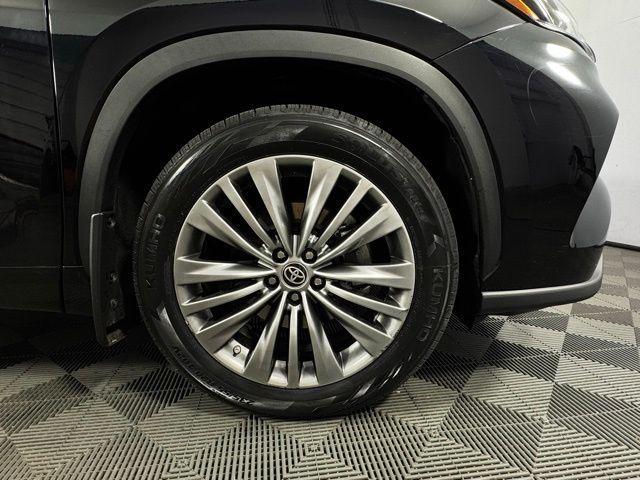 used 2021 Toyota Highlander car, priced at $37,834