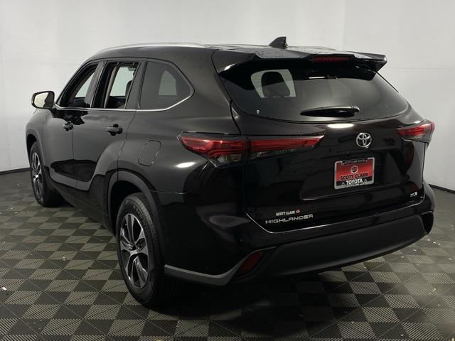 used 2022 Toyota Highlander car, priced at $35,757