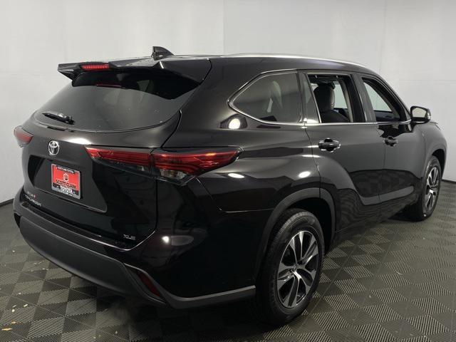 used 2022 Toyota Highlander car, priced at $35,757