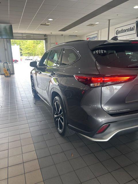used 2021 Toyota Highlander car