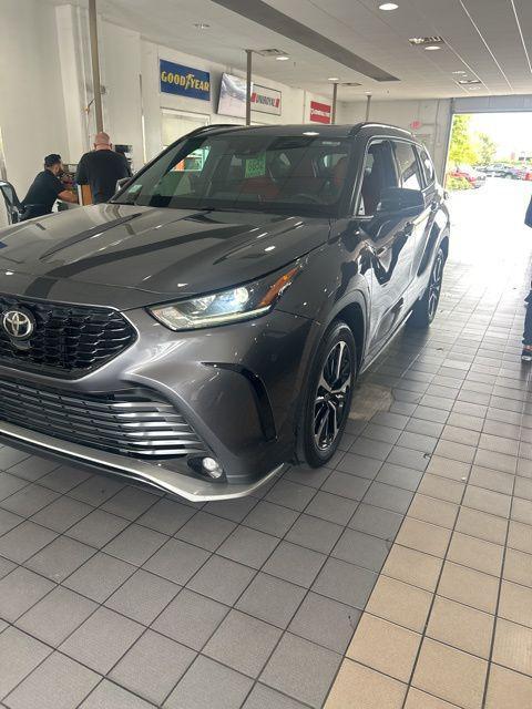 used 2021 Toyota Highlander car