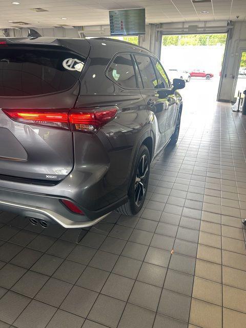 used 2021 Toyota Highlander car