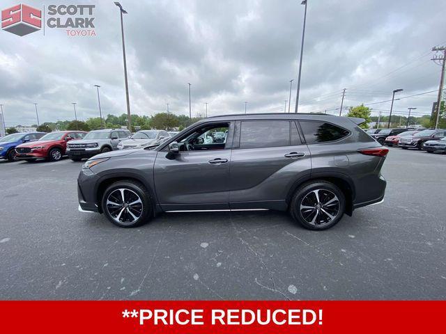 used 2021 Toyota Highlander car, priced at $32,201
