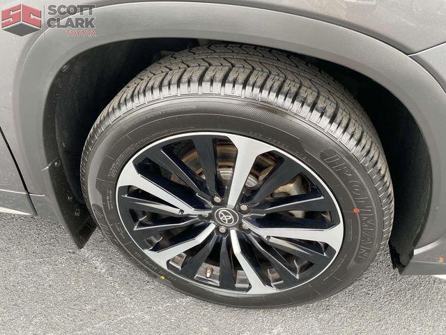 used 2021 Toyota Highlander car, priced at $32,201