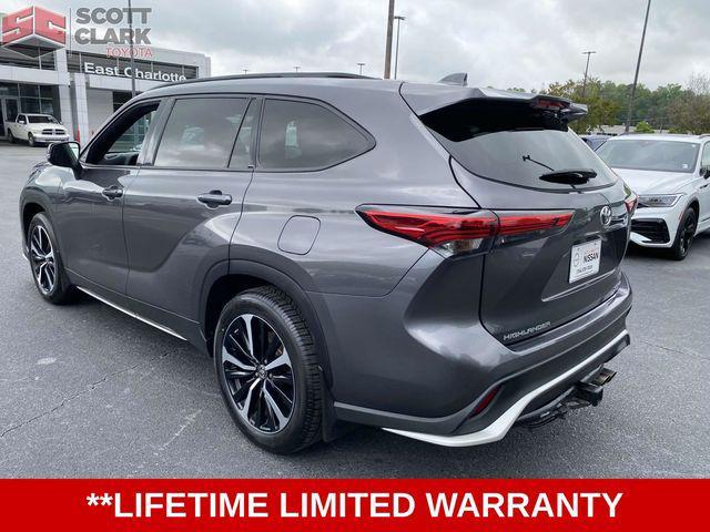 used 2021 Toyota Highlander car, priced at $32,201