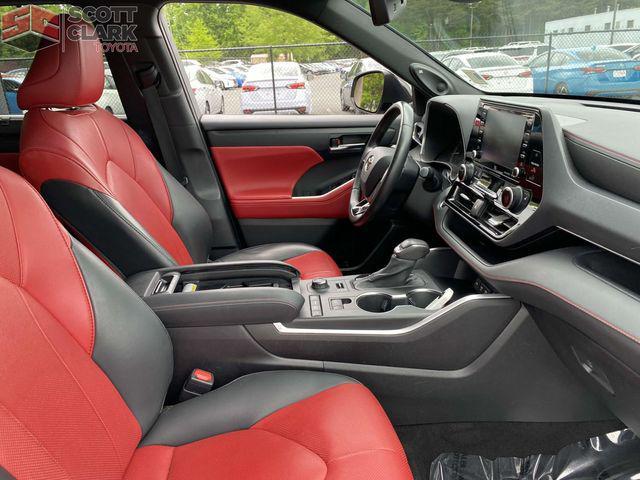 used 2021 Toyota Highlander car, priced at $32,201