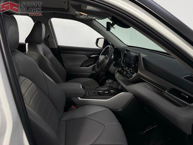 used 2022 Toyota Highlander car, priced at $34,003