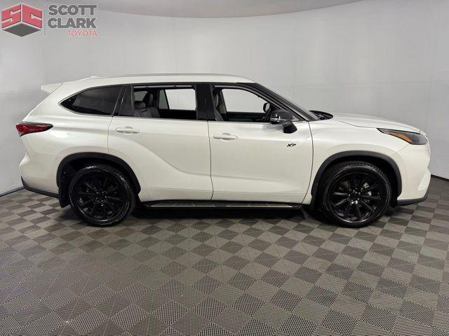 used 2022 Toyota Highlander car, priced at $34,003