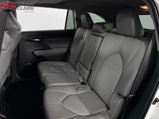 used 2022 Toyota Highlander car, priced at $34,003