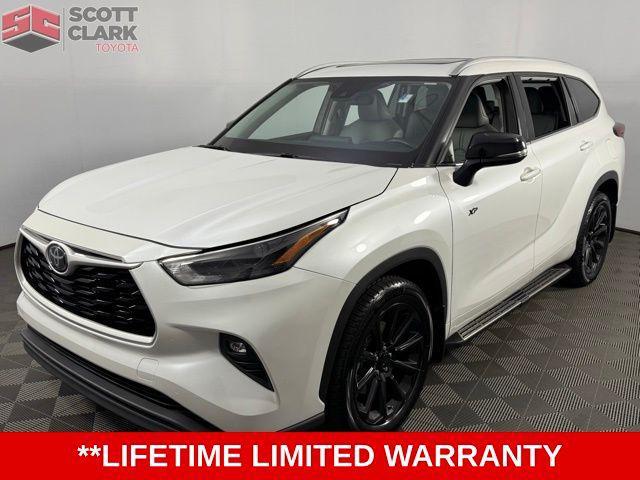 used 2022 Toyota Highlander car, priced at $34,003