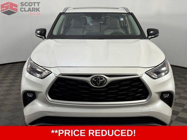 used 2022 Toyota Highlander car, priced at $34,003