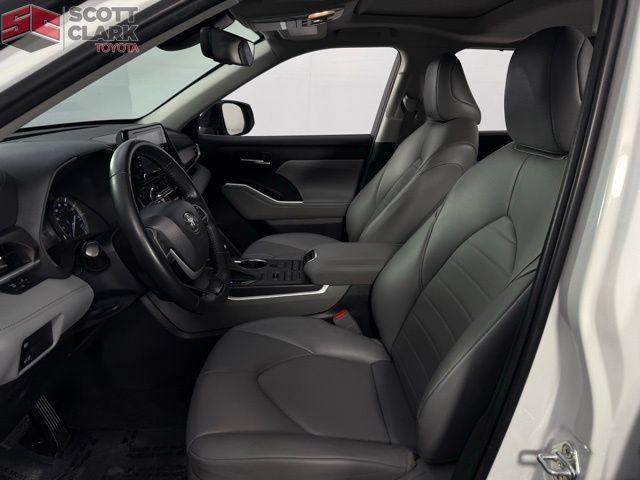 used 2022 Toyota Highlander car, priced at $34,003