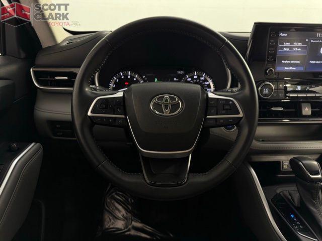 used 2022 Toyota Highlander car, priced at $34,003