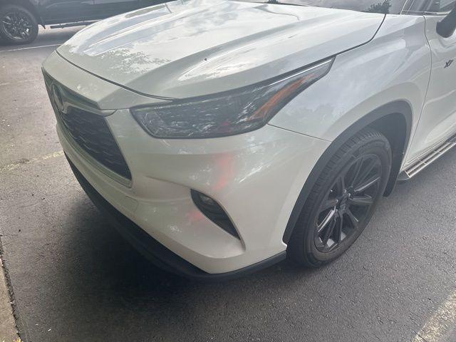 used 2022 Toyota Highlander car, priced at $34,499