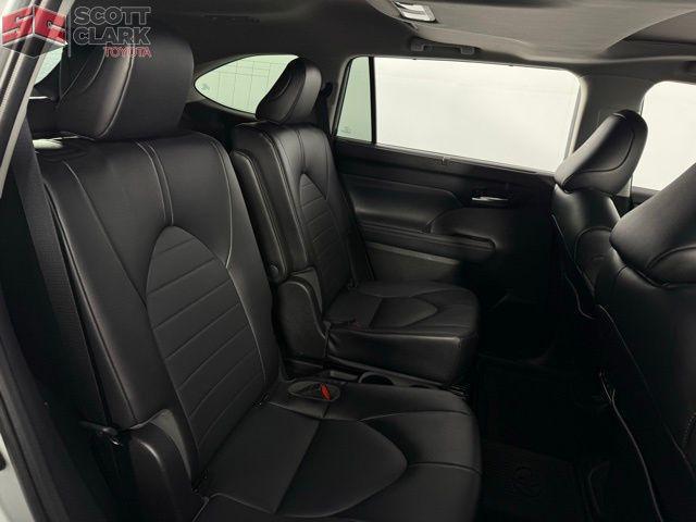 used 2022 Toyota Highlander Hybrid car, priced at $46,377