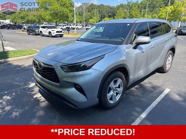 used 2022 Toyota Highlander car, priced at $32,652