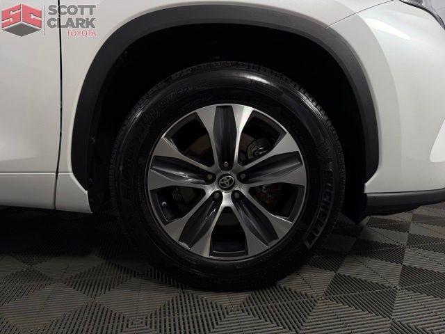 used 2024 Toyota Highlander car, priced at $42,290
