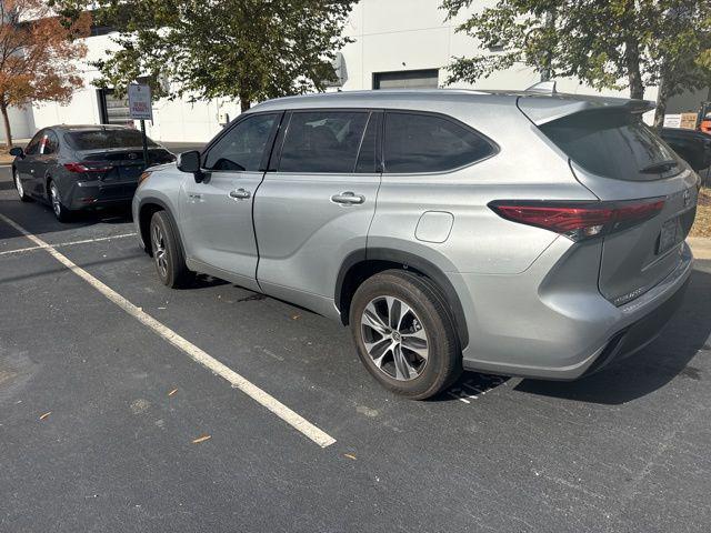 used 2021 Toyota Highlander Hybrid car, priced at $34,591