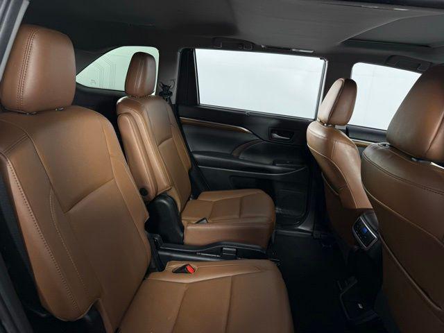 used 2019 Toyota Highlander Hybrid car, priced at $31,100