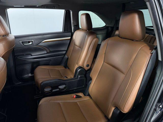 used 2019 Toyota Highlander Hybrid car, priced at $31,100