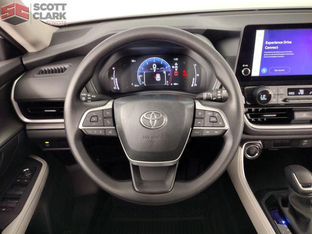 new 2025 Toyota Highlander car, priced at $47,261