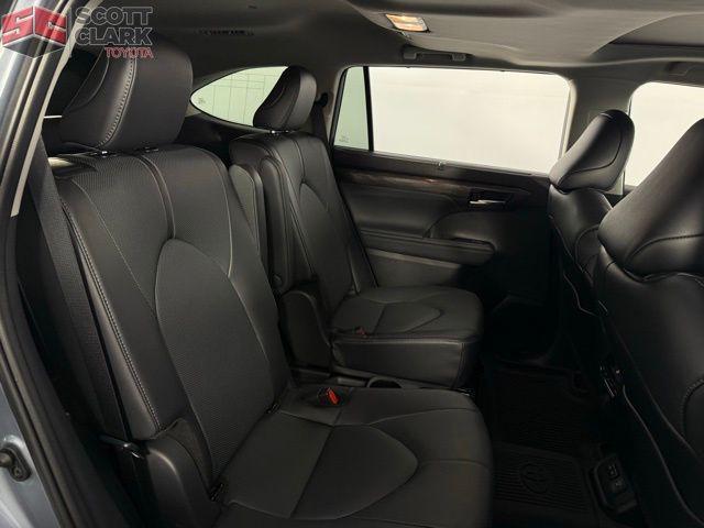 used 2024 Toyota Highlander Hybrid car, priced at $50,878