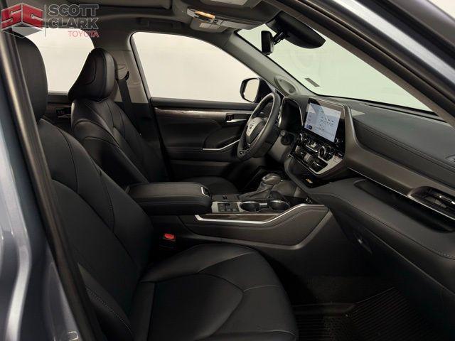 used 2024 Toyota Highlander Hybrid car, priced at $50,878