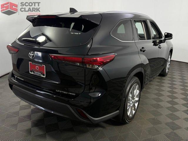 used 2022 Toyota Highlander car, priced at $36,064