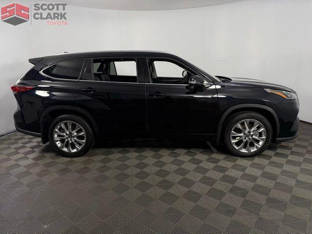 used 2022 Toyota Highlander car, priced at $36,064