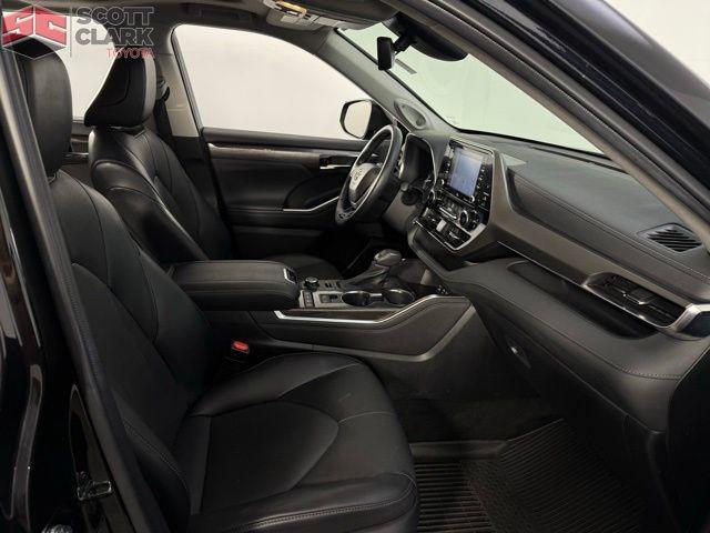 used 2022 Toyota Highlander car, priced at $36,064