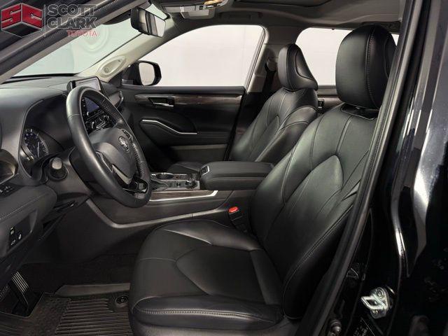 used 2022 Toyota Highlander car, priced at $36,064