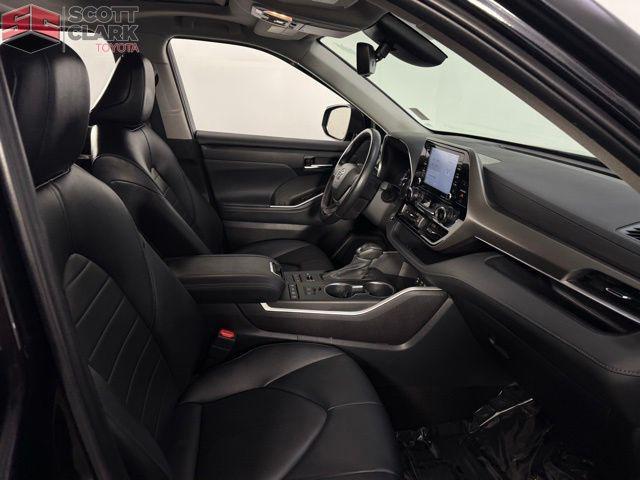 used 2022 Toyota Highlander car, priced at $33,968